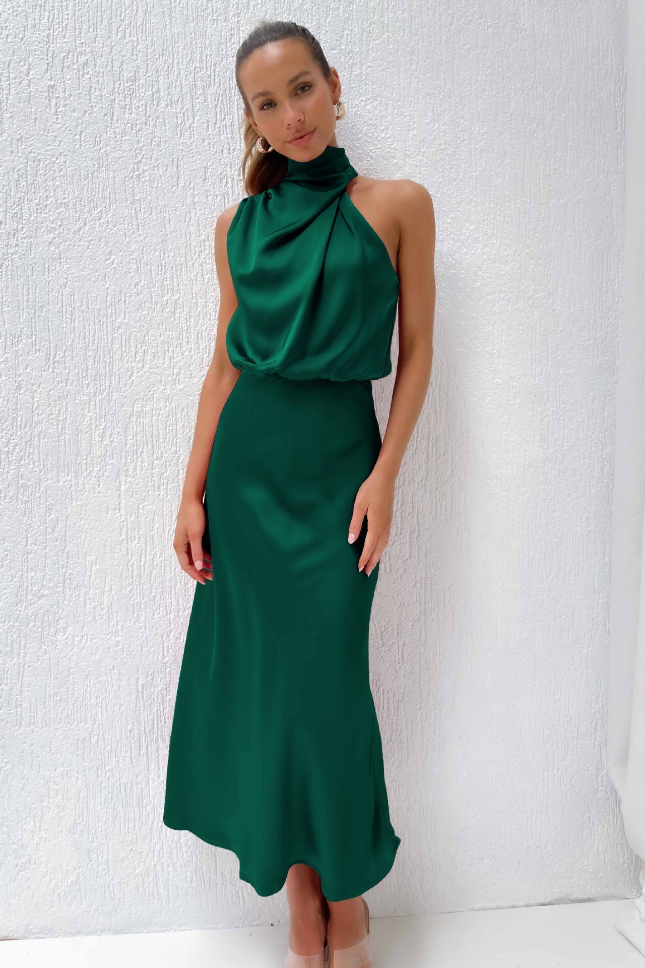 Aleina | Maxikleid mit Neckholderausschnitt