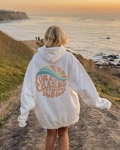 Kira | Bequemes Kapuzenpulli "Forever chasing sunsets"