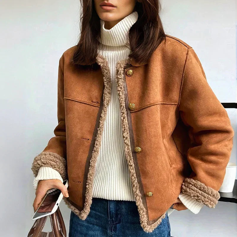 Clara | Geknöpfte Shearling Jacke