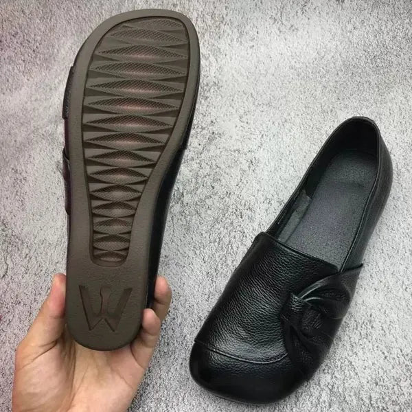 Damenschuhe aus Leder mit weicher Sohle und rutschfester Oberfläche